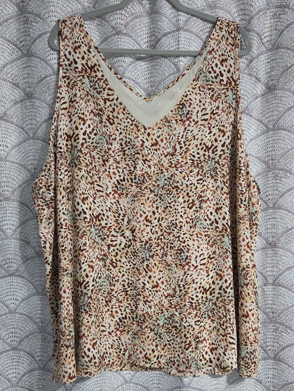 Maurices 4x Beige Multi Leopard-Print V-Neck Tank Top